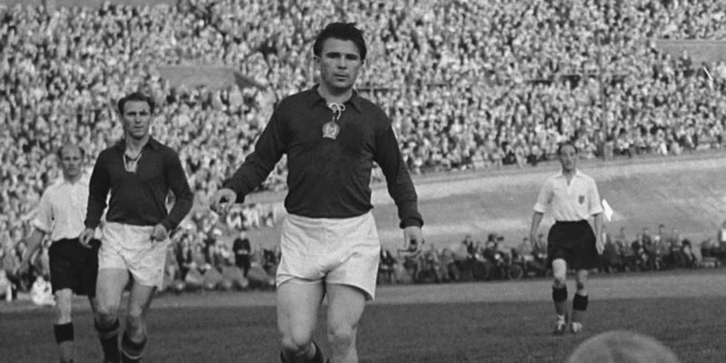 Ferenc Puskas có hành trình thi đấu vô cùng ấn tượng khi lọt top cầu thủ ghi nhiều bàn thắng nhất